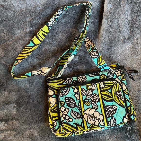 Vera Bradley Handbags - Vera Bradley Medium Crossbody